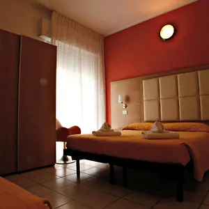 3* ホテル Hotel Marebello